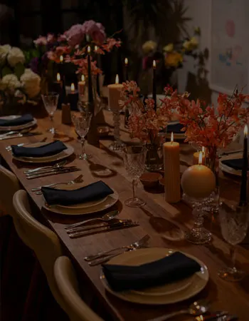 دیزاین میز شام در مراسم مهمانی داخل منزل